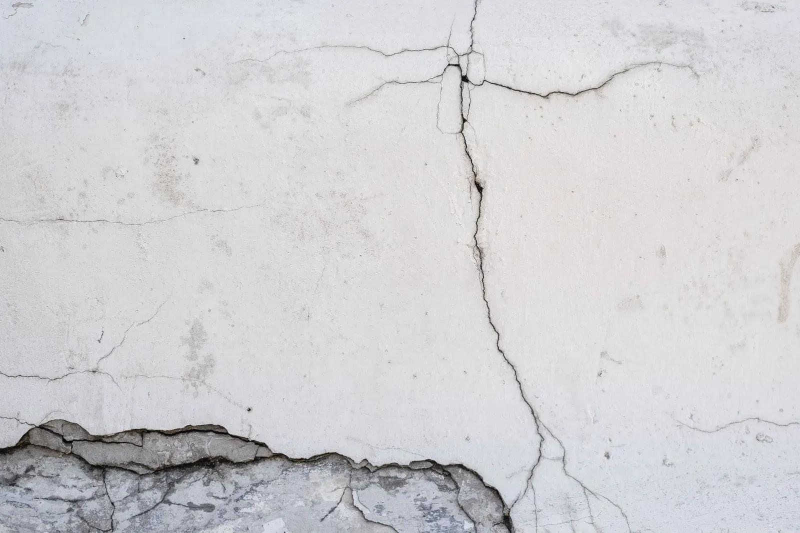 Cracked concrete foundation wall on a Tulsa, Oklahoma home